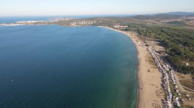 Bulgaristan 'ın Burgaz Bölgesi' nin Sozopol kasabası yakınlarındaki Gradina (Bahçe) plajının havadan manzarası 
