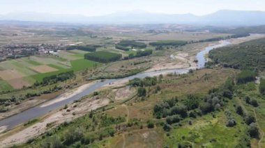 Bulgaristan 'ın Petrich vadisinden geçen Struma nehrinin hava manzarası