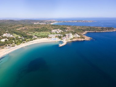 Bulgaristan 'ın Burgaz Bölgesi' nin Dyuni tatil beldesi yakınlarındaki The Driver Beach 'in hava manzarası