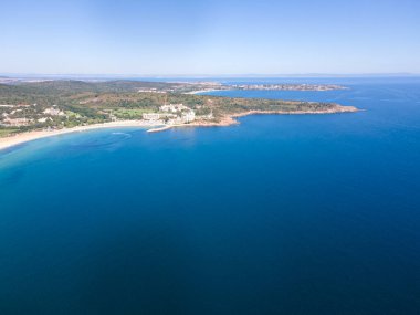 Bulgaristan 'ın Burgaz Bölgesi' nin Dyuni tatil beldesi yakınlarındaki The Driver Beach 'in hava manzarası
