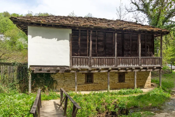 Typische Straat Oude Huizen Historisch Dorp Bozhentsi Regio Gabrovo Bulgarije — Stockfoto