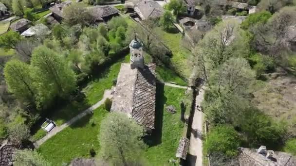 Flygfoto Över Kyrkan Den Helige Profeten Elia Byn Bozhentsi Gabrovo — Stockvideo