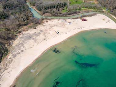 Bulgaristan 'ın Burgaz Bölgesi' nin Rezovo kasabası yakınlarındaki Silistar plajının hava manzarası