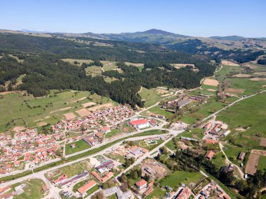 Bulgaristan 'ın Sofya Bölgesi' nin tarihi Koprivshtitsa kentinin hava manzarası