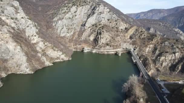 공중에서 Krichim Reservoir Rhodopes Mountain Plovdiv Region Bulgaria — 비디오