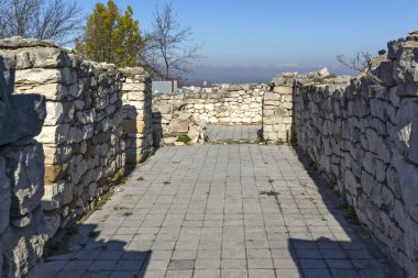 Bulgaristan 'ın Lovech kentindeki ortaçağ kalesinin kalıntıları