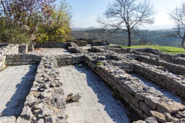 Bulgaristan 'ın Lovech kentindeki ortaçağ kalesinin kalıntıları