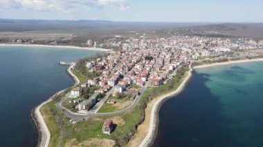 Bulgaristan 'ın Burgaz Bölgesi' ndeki Primorsko kasabasının şaşırtıcı hava manzarası 