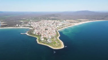 Bulgaristan 'ın Burgaz Bölgesi' ndeki Primorsko kasabasının şaşırtıcı hava manzarası 
