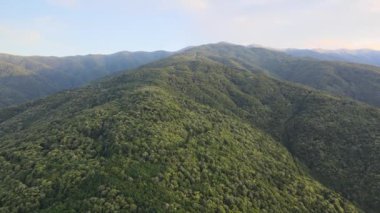 Bulgaristan 'ın Petrich kenti yakınlarındaki Belasitsa Dağı' nın hava günbatımı manzarası
