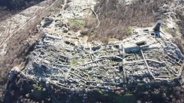 Bulgaristan 'ın Kardzhali Bölgesi, Perperikon antik Trakya kentinin hava manzarası