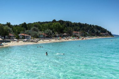 SIVIRI, HALKIDIKI, GREECE - 24 Haziran 2014: Siviri Köyü Panoraması, Kassandra, Chalkidiki, Orta Makedonya, Yunanistan