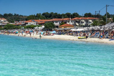 SIVIRI, HALKIDIKI, GREECE - 24 Haziran 2014: Siviri Köyü Panoraması, Kassandra, Chalkidiki, Orta Makedonya, Yunanistan