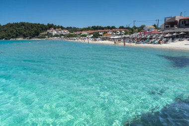 SIVIRI, HALKIDIKI, GREECE - 24 Haziran 2014: Siviri Köyü Panoraması, Kassandra, Chalkidiki, Orta Makedonya, Yunanistan