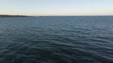 Bulgaristan 'ın Burgaz Bölgesi Sozopol yakınlarındaki Saint Ivan Adası' nın şaşırtıcı hava gün batımı manzarası