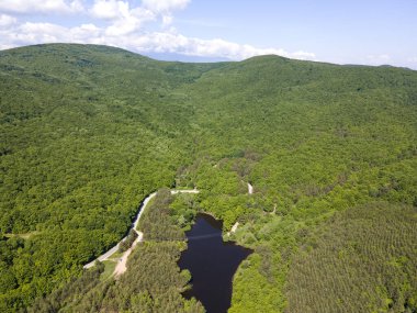 Sofya Bölgesi, Bulgaristan 'daki Lozenska Dağı' ndaki Sua Gabra Gölleri 'nin hava manzarası