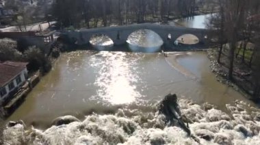 Bulgaristan 'ın Kyustendil ilinin Nevestino kentindeki Struma Nehri üzerindeki 15. yüzyıldan kalma taş bir köprü.