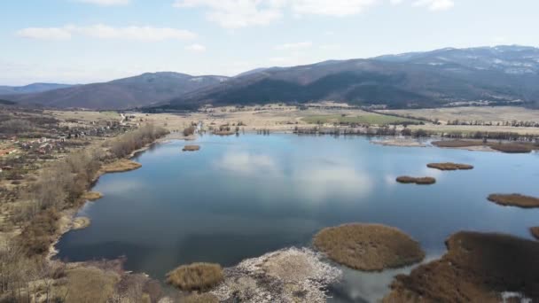 Vista Aérea Primavera Pântano Choklyovo Montanha Konyavska Região Kyustendil Bulgária — Vídeo de Stock