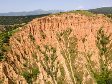 Kaya oluşumunun şaşırtıcı hava manzarası Stob piramitleri, Rila Dağı, Kyustendil bölgesi, Bulgaristan