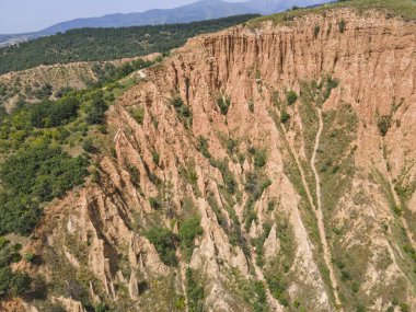 Kaya oluşumunun şaşırtıcı hava manzarası Stob piramitleri, Rila Dağı, Kyustendil bölgesi, Bulgaristan