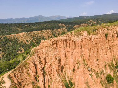 Kaya oluşumunun şaşırtıcı hava manzarası Stob piramitleri, Rila Dağı, Kyustendil bölgesi, Bulgaristan