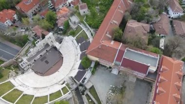 Bulgaristan 'ın Filipinler kentindeki Roma tiyatrosunun kalıntılarının havadan görünüşü