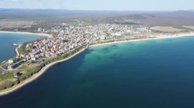 Bulgaristan 'ın Burgaz Bölgesi' ndeki Primorsko kasabasının şaşırtıcı hava manzarası 