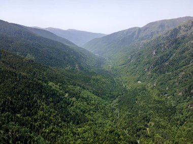 Kirilova Polyana (Cyril çayırı), Kyustendil bölgesi, Bulgaristan yakınlarındaki Rila Dağı 'nın havadan görüntüsü