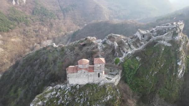 Vista Aérea Las Ruinas Fortaleza Medieval Asen Asenovgrad Región Plovdiv — Vídeos de Stock