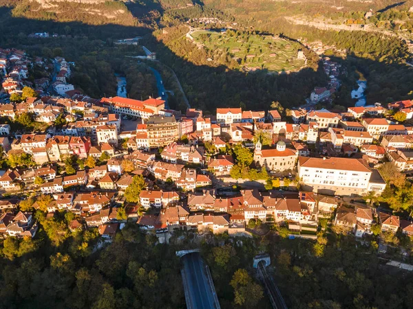 Increíble Vista Aérea Atardecer Ciudad Veliko Tarnovo Bulgaria —  Fotos de Stock