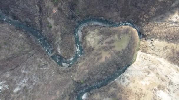 Αεροφωτογραφία Των Φαραγγιών Του Ποταμού Γιουγκόβσκα Στο Όρος Ροδόπης Κοντά — Αρχείο Βίντεο