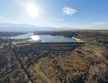 Bulgaristan 'ın Filibe Bölgesi' nin Asenovgrad kenti yakınlarındaki Kırk Pınar Barajı 'nın hava manzarası