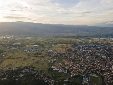 Bulgaristan 'ın Blagoevgrad bölgesinin Petrich kentinin şaşırtıcı Hava Günbatımı manzarası