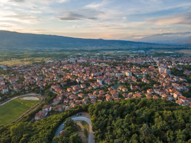 Bulgaristan 'ın Blagoevgrad bölgesinin Petrich kentinin şaşırtıcı Hava Günbatımı manzarası