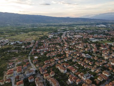 Bulgaristan 'ın Blagoevgrad bölgesinin Petrich kentinin şaşırtıcı Hava Günbatımı manzarası