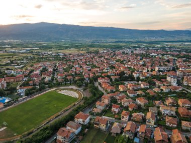 Bulgaristan 'ın Blagoevgrad bölgesinin Petrich kentinin şaşırtıcı Hava Günbatımı manzarası
