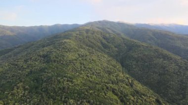 Sofya Bölgesi, Bulgaristan 'daki Lozenska Dağı' ndaki Sua Gabra Gölleri 'nin hava manzarası