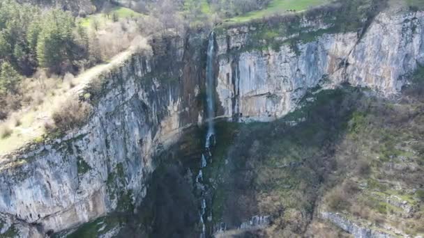 Vista Aérea Cachoeira Skaklya Perto Aldeia Zasele Montanhas Balcânicas Bulgária — Vídeo de Stock