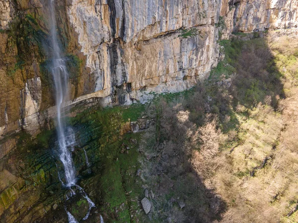 Vista Aérea Cachoeira Skaklya Perto Aldeia Zasele Montanhas Balcânicas Bulgária — Fotografia de Stock