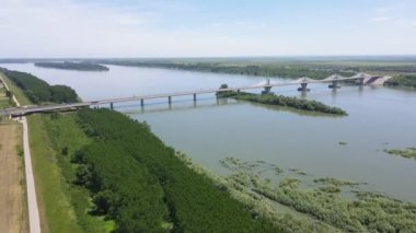 Vidin 'in havadan görüşü - Romanya ile Bulgaristan arasındaki Tuna Nehri üzerindeki Calafat köprüsü