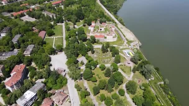 ブルガリアのヴィディン町のドナウ川沿岸のババ ヴィダ要塞の空中写真 — ストック動画