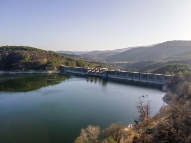 Topolnitsa Barajı 'nın hava manzarası, Sredna Gora Dağı, Bulgaristan
