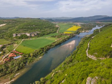 Bulgaristan 'ın Haskovo Bölgesi' nin Pchelari kasabası yakınlarındaki Doğu Rodoplardan geçen Arda Nehri 'nin hava manzarası
