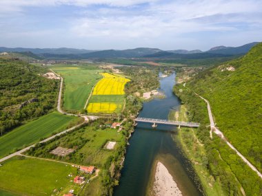 Bulgaristan 'ın Haskovo Bölgesi' nin Pchelari kasabası yakınlarındaki Doğu Rodoplardan geçen Arda Nehri 'nin hava manzarası