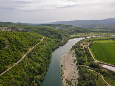 Bulgaristan 'ın Haskovo Bölgesi' nin Pchelari kasabası yakınlarındaki Doğu Rodoplardan geçen Arda Nehri 'nin hava manzarası