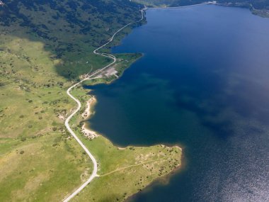 Belmeken Barajı 'nın şaşırtıcı hava manzarası, Rila dağı, Bulgaristan