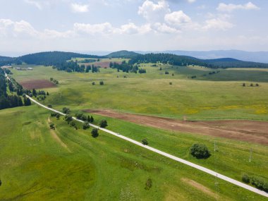 Bulgaristan 'ın Belmeken Barajı yakınlarındaki Rila dağının şaşırtıcı hava manzarası