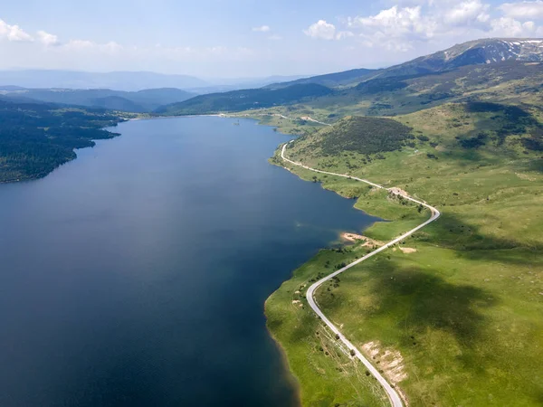 Belmeken Barajı 'nın şaşırtıcı hava manzarası, Rila dağı, Bulgaristan