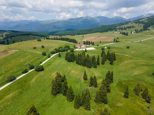 Bulgaristan 'ın Belmeken Barajı yakınlarındaki Rila dağının şaşırtıcı hava manzarası