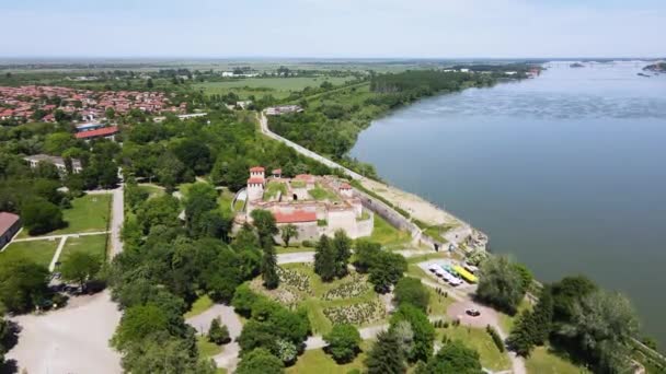 ブルガリアのヴィディン町のドナウ川沿岸のババ ヴィダ要塞の空中写真 — ストック動画
